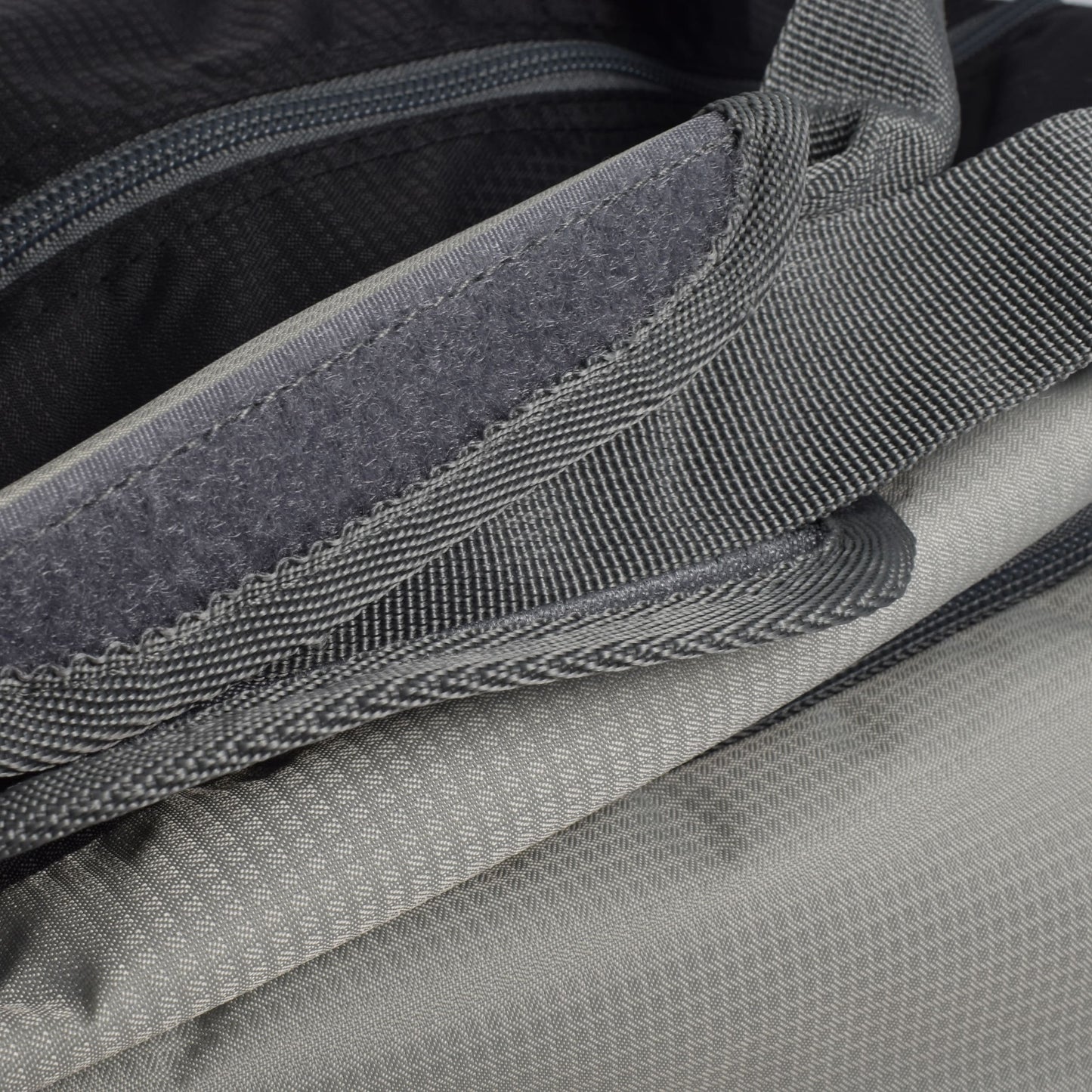 Geanta sport Halfar 30L, 55 x 32 x 30 cm, negru cu gri