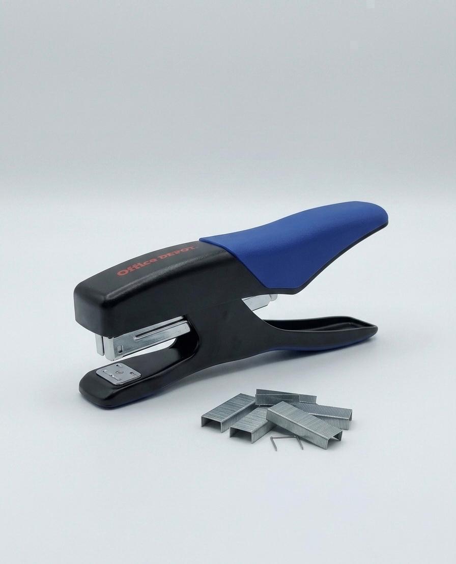 Capsator tip cleste Office Depot, capacitate 15 coli, capse Nr. 10, design ergonomic negru/albastru