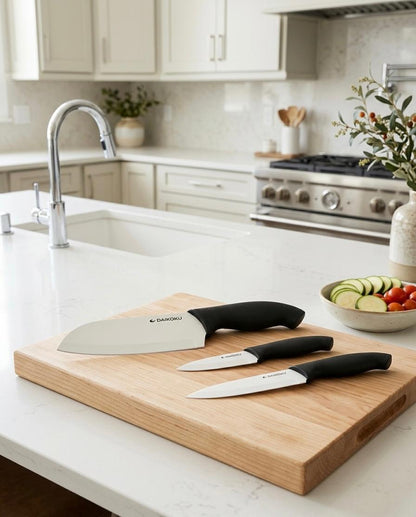 Cutit universal Santoku, lama inox 18 cm, invelis ceramic, maner ergonomic anti-alunecare, Daikoku