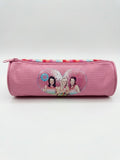 Penar scolar cilindric Studio 100 K3, model carouri multicolore si logo brodat, roz