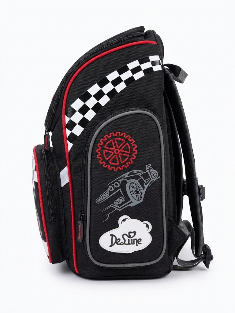 Ghiozdan scolar ergonomic DeLune pentru baieti, model masina de curse sport 3D si steag de raliu, spate anatomic termoformat, elemente reflectorizante, negru/roșu/gri